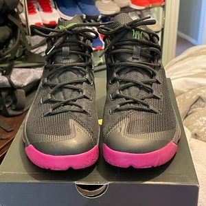 Jordan Melo M12 size Men’s 10.5